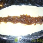 03- Colocamos cebolla confitada sobre el queso Brie
