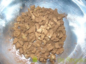 07- Rebozamos las nueces con cacao en polvo