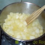 01- Preparamos el Chutney de peras troceando y cociendo la fruta