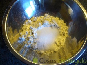 01- Juntamos los ingredientes secos para los Cupcakes de San Valentín