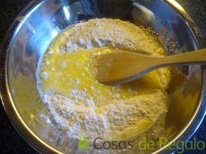 03- Mezclamos la mantequilla, la leche y la harina