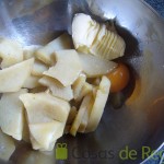 08- Juntamos la patata cocida, la yema de huevo y la mantequilla