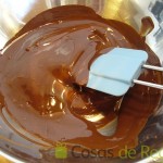 01- Derretimos el chocolate de cobertura al baño maría