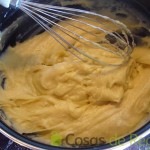 07- Volcamos la masa de leche frita a la cacerola y calentamos hasta que se haga una pasta