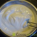 05 - Mezclamos la crema de yogur y la nata montada