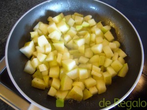 01 - Salteamos la manzana con la mantequilla