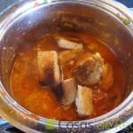 05 - Añadimos el pimiento choricero y el pan tostado al sofrito de Marmitako