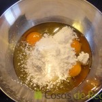 04 - Juntamos en un bol la maizena, el azúcar y los huevos
