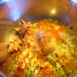 01 - Mezclamos los ingredientes para el relleno dentro de una ensaladera