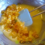 04 - Mezclamos la naranja picada con el chocolate blanco y la gelatina