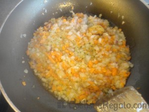 01 - Cebolla y zanahoria para la salsa