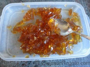 04 - Rompemos la gelatina con una cuchara o tenedor