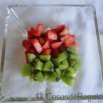 05 - Una capa de fresas y kiwi