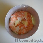 06 - Montamos el Timbal de langostinos con melón por capas, repitiendo el proceso.
