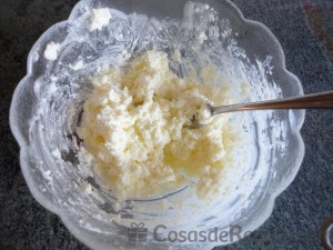 01 -Mezclamos la mantequilla con el requesón