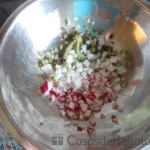 01 - Picamos la verdura que irá cruda junto con el huevo cocido