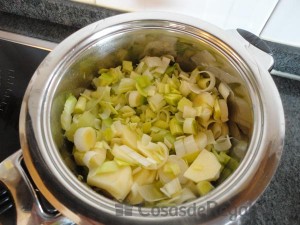 01 - Pochamos la verdura con el aceite y la mantequilla