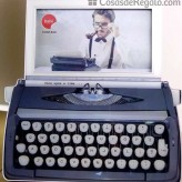 Marco de foto original Courier con el aspecto de una antigua máquina de escribir