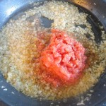 03 - Incorporamos el tomate al sofrito de cebolla