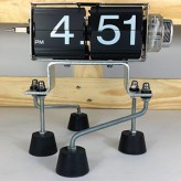 Original reloj flip de sobremesa: uniendo lo clásico y lo moderno