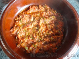 04 - Ponemos el sofrito en una cazuela de barro