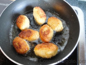 08 - Freímos las Croquetas de bacalao una vez empanadas